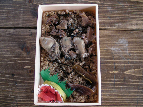 http://norakuri.jp/eat/locofoods/img/ekiben/kakimeshi02.jpg