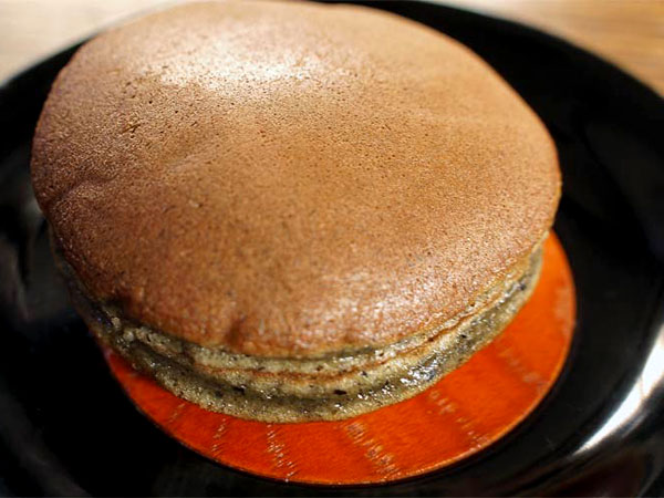 http://norakuri.jp/eat/locofoods/img/okashi/gomadora03.jpg