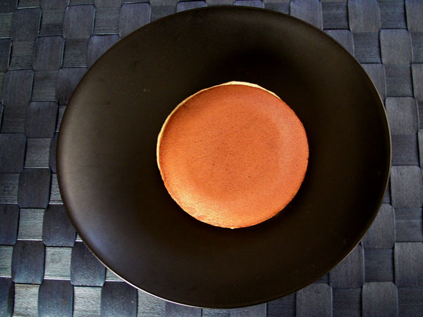 http://norakuri.jp/eat/locofoods/img/okashi/ringodorayaki03.jpg