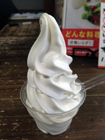 ガンジー牛乳のソフトクリーム350円